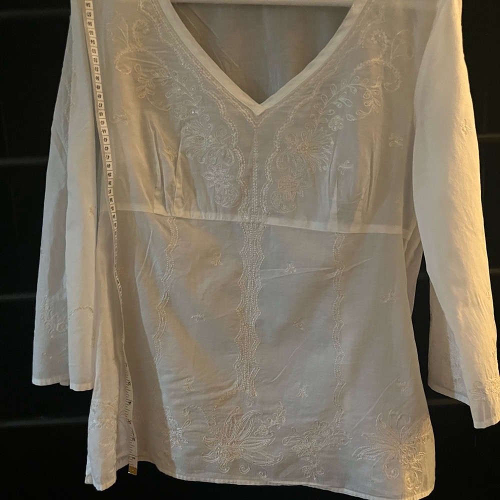 Elegant White Embroidered Women's Top